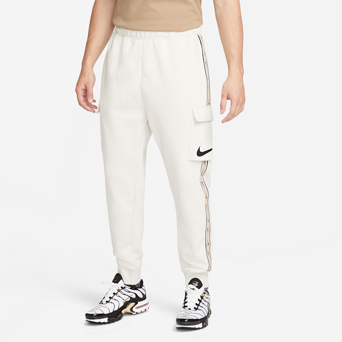 Nike Sportswear Repeat Fleece Cargo Pants beige 16999 1