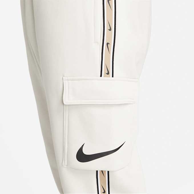 Nike Sportswear Repeat Fleece Cargo Pants bege 16999 4