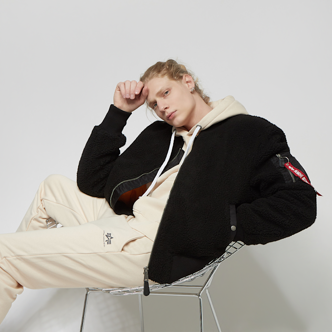 Alpha Industries Ma-1 Teddy czarny 13087 1