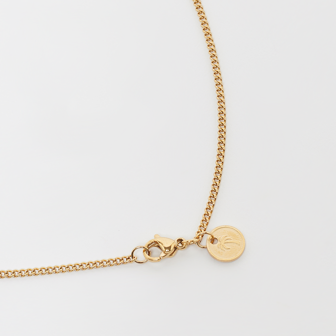 On Vacation Round Logo Pendant Necklace zlatna 14199 2