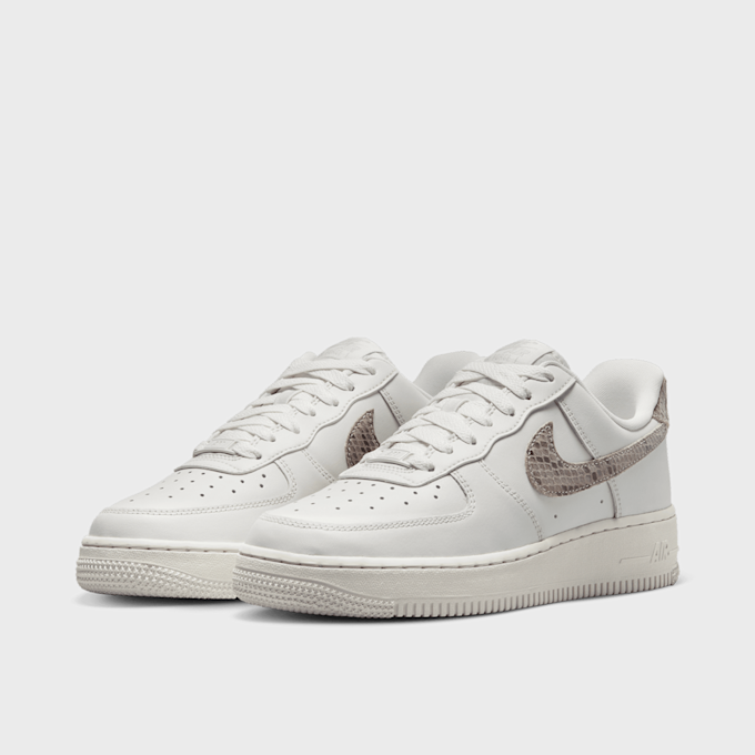 Nike WMNS Air Force 1 '07 biały 14958 4