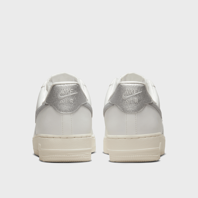 Nike WMNS Air Force 1 '07 biały 14969 4