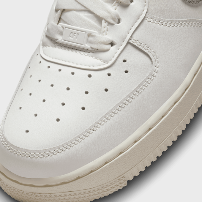 Nike WMNS Air Force 1 '07 biały 14969 6