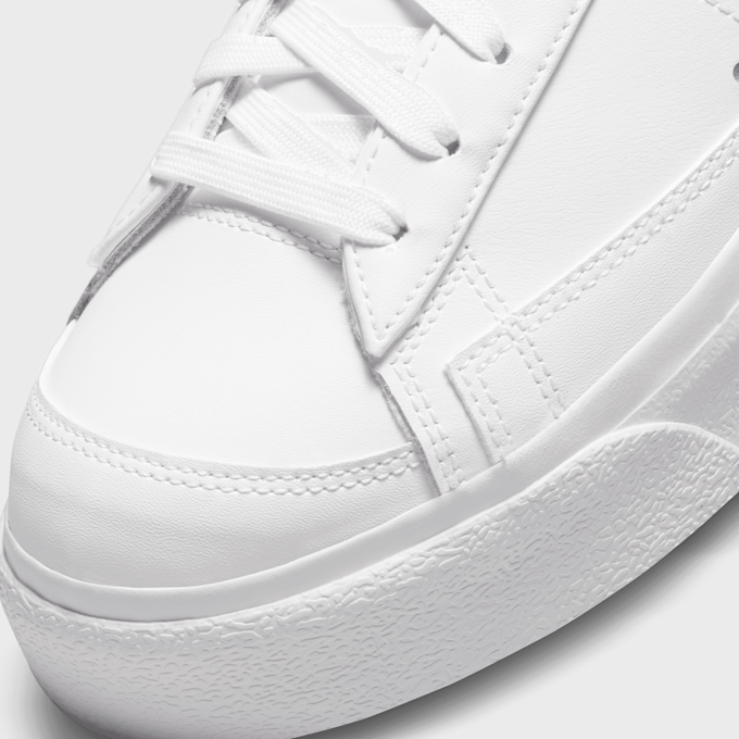 Nike WMNS Blazer Low Platform blanc 15135 6