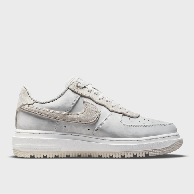 Nike Air Force 1 Luxe weiß 15275 2