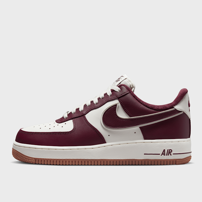 Nike Air Force 1 '07 LV8 bijela 15284 1