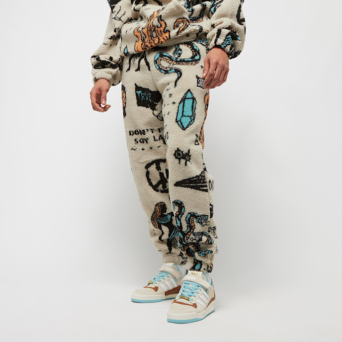 Grimey Lost Boys All Over Jacquard Sherpa Pants bijela 15647 1