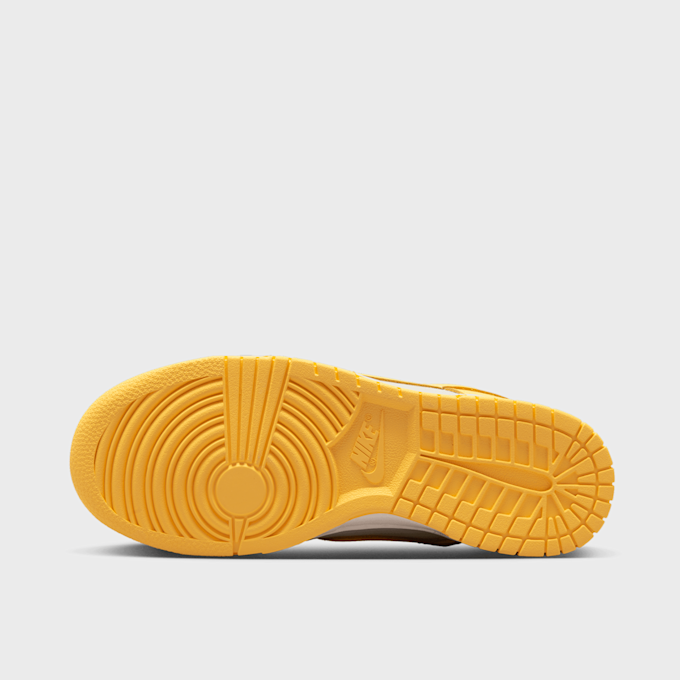 Nike WMNS Dunk Low jaune 20940 3
