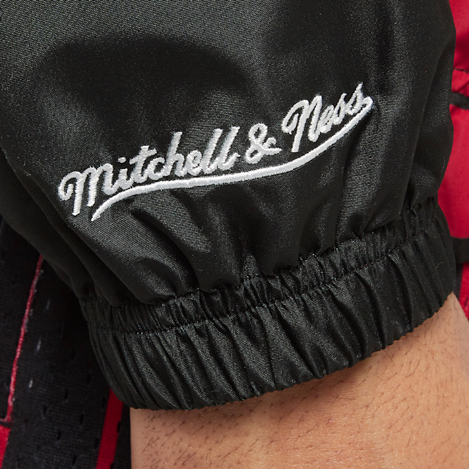Mitchell & Ness NBA Chicago Bulls Exploded Logo Warm Up Jacket crna 21780 5