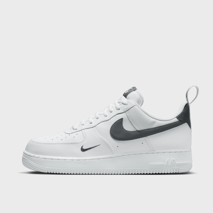 Nike   WMNS Air Force 1 '07 LV8 UT schwarz 22104 1