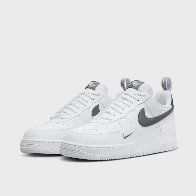 Nike WMNS Air Force 1 '07 LV8 UT crna 22104 4