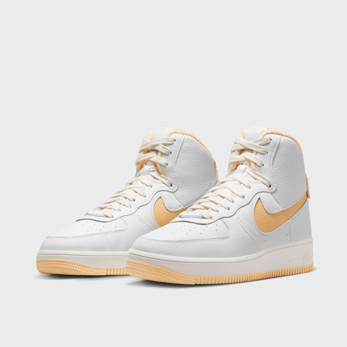 Nike WMNS Air Force 1 Sculpt biały 25808 4