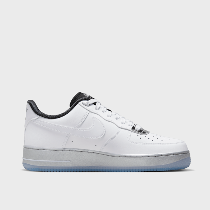 Nike WMNS Air Force 1 '07 SE weiß 25836 2