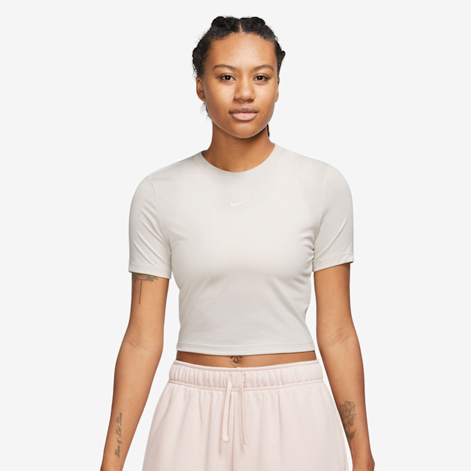 Nike Sportswear Essential Slim-Fit Crop T-Shirt bež 27189 1