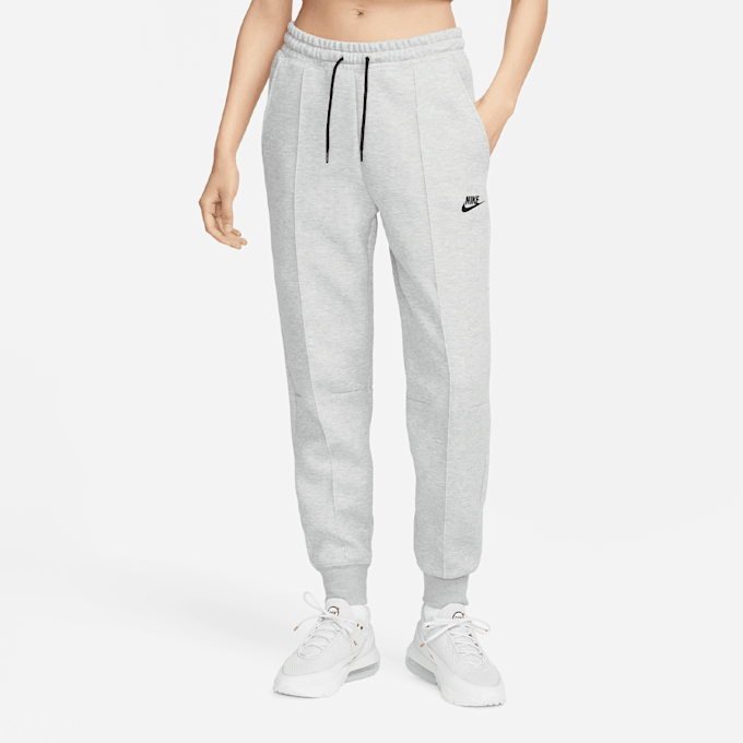 Nike Sportswear Tech Fleece High Rise Jogger grau 27268 1