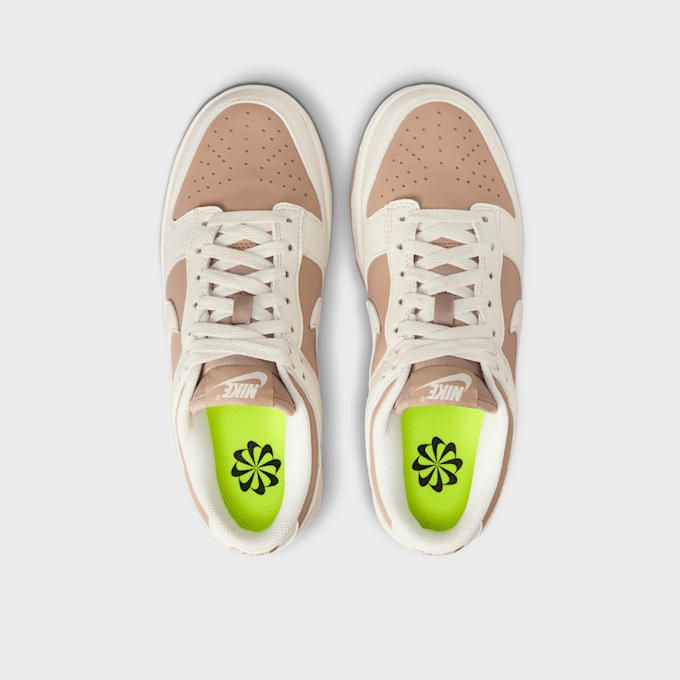 Nike WMNS Dunk Low Next Nature castanho 27516 6