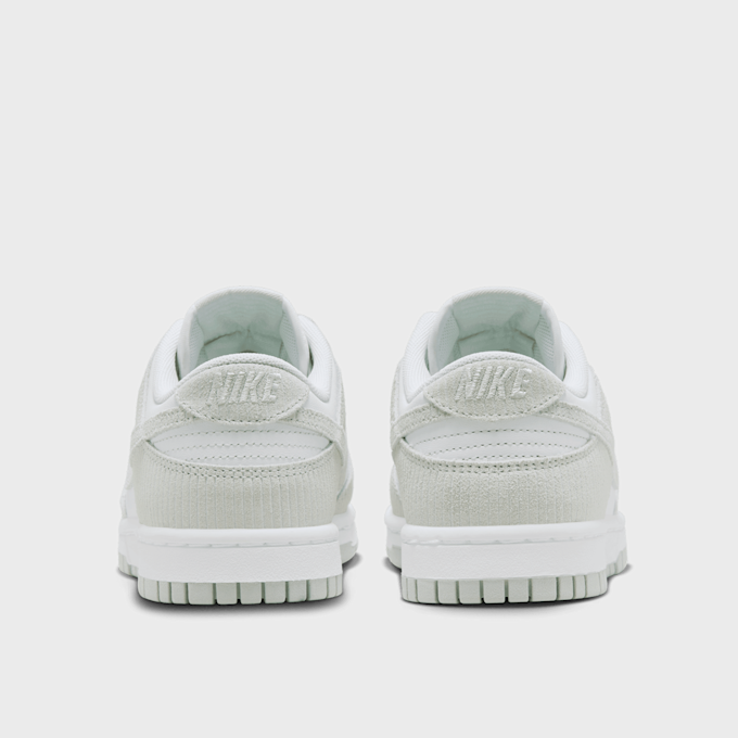 Nike   WMNS Dunk Low blanc 27559 5