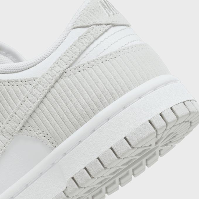 Nike   WMNS Dunk Low blanc 27559 8