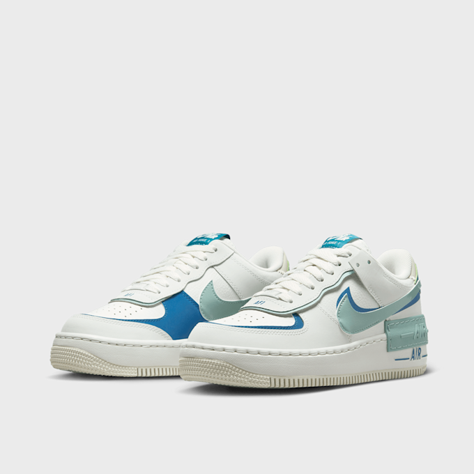 Nike WMNS Air Force 1 Shadow biały 27571 4