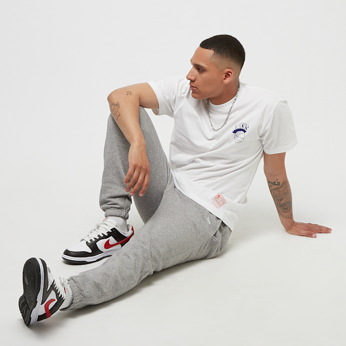 Mitchell & Ness Merch Take Out NBA Tee New York Knicks blanc 27970 6