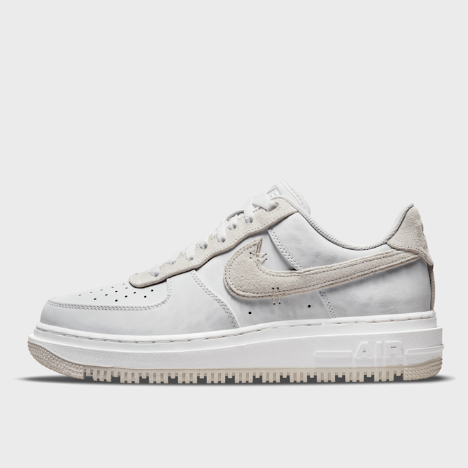 Nike Nike Air Force 1 Luxe blanco 24212 1