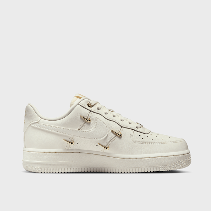 Nike WMNS Air Force 1 '07 LX beż 24291 2