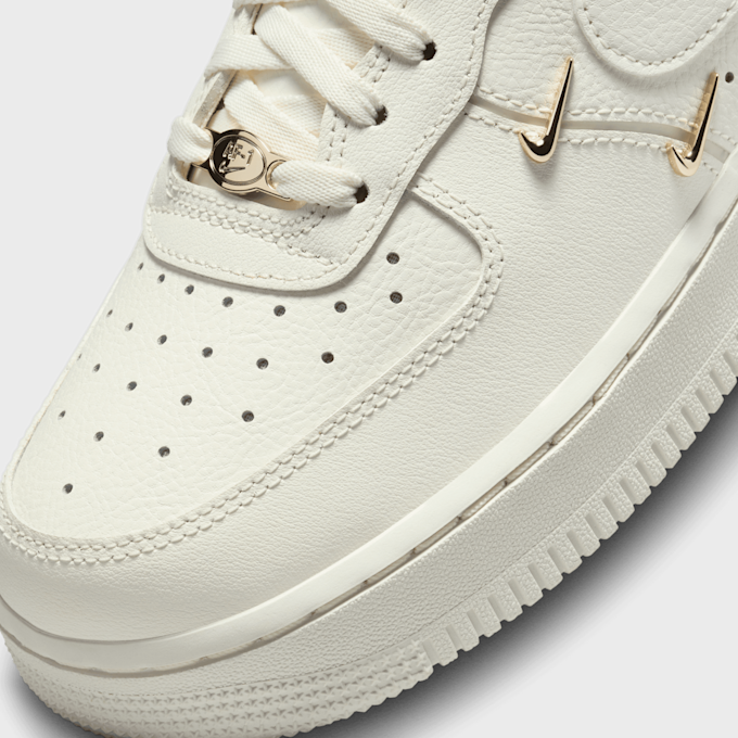 Nike WMNS Air Force 1 '07 LX beż 24291 7