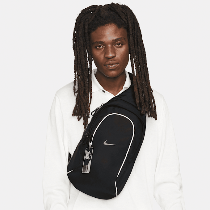 Nike Sportswear Esssentials crna 24324 8