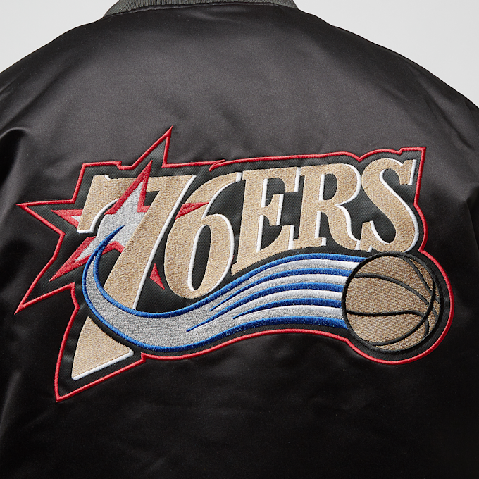 Mitchell & Ness NBA Heavyweight Satin Jacket Philadelphia 76ers preto 24401 6