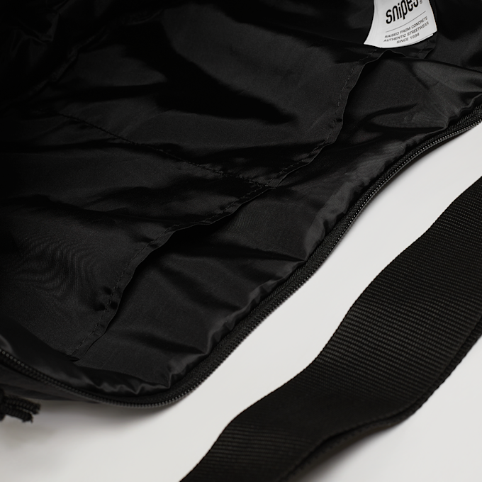 SNIPES Rubber Badge Basic Logo Big Shoulder Bag crna 24614 3