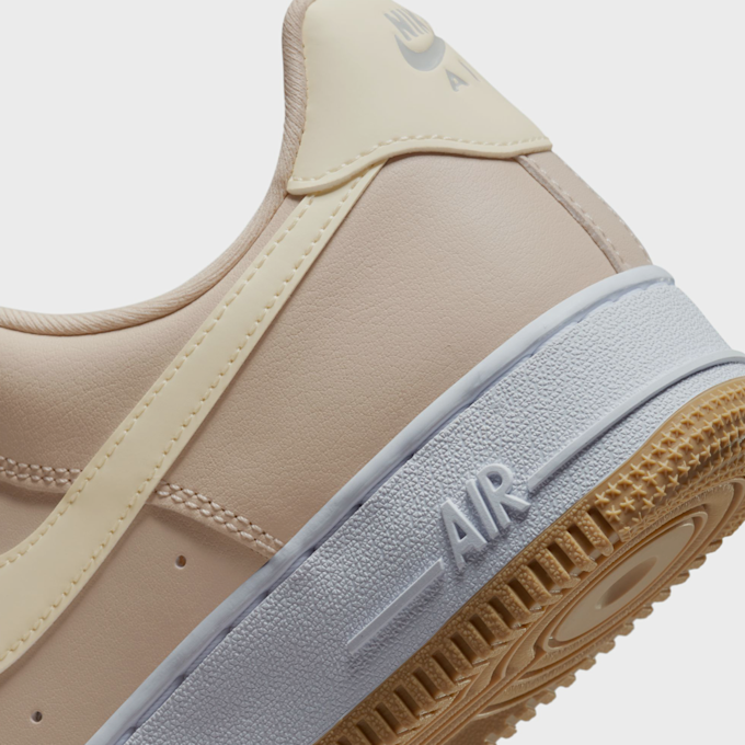 Nike WMNS Air Force 1 '07 beż 24774 8