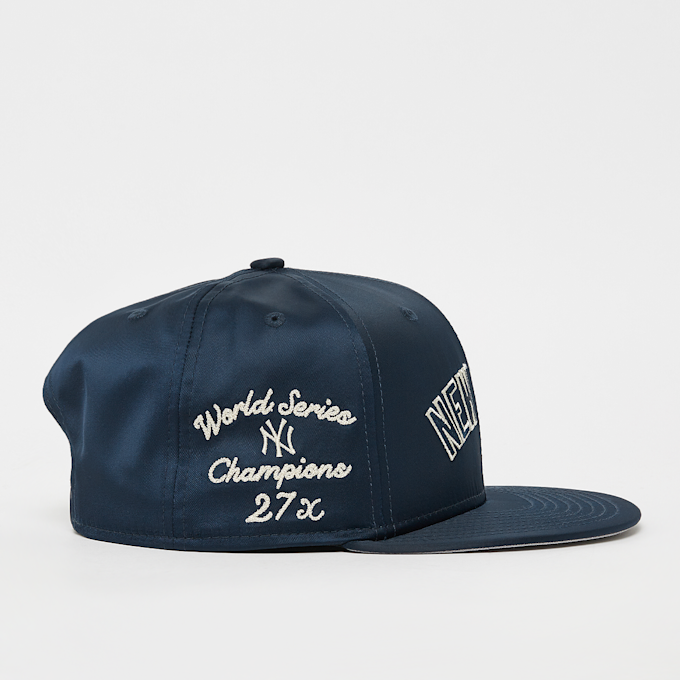New Era 9Fifty Satin Script MLB New York Yankees czarny 25270 3