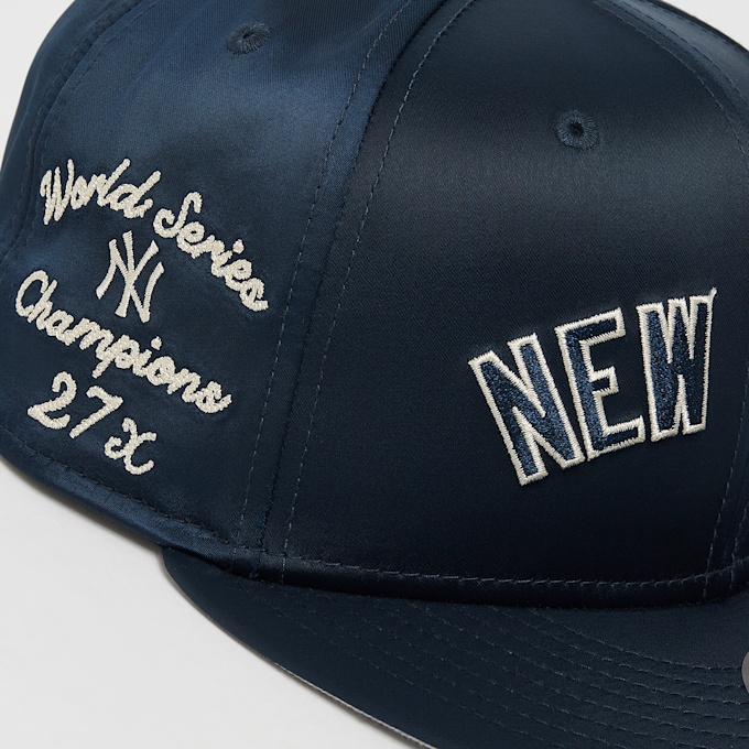 New Era 9Fifty Satin Script MLB New York Yankees czarny 25270 5