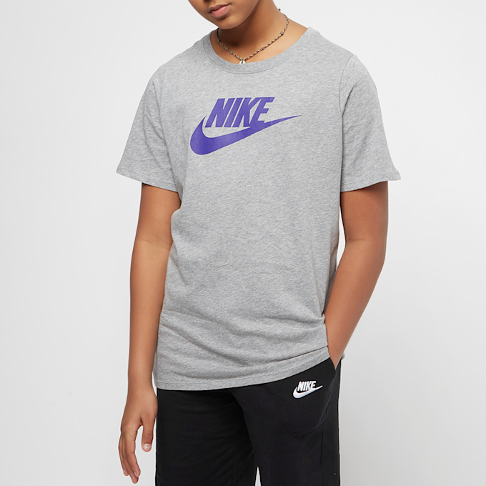 Nike Sportswear Repeat Swoosh Short Sleeve Tee vermelho 25474 5