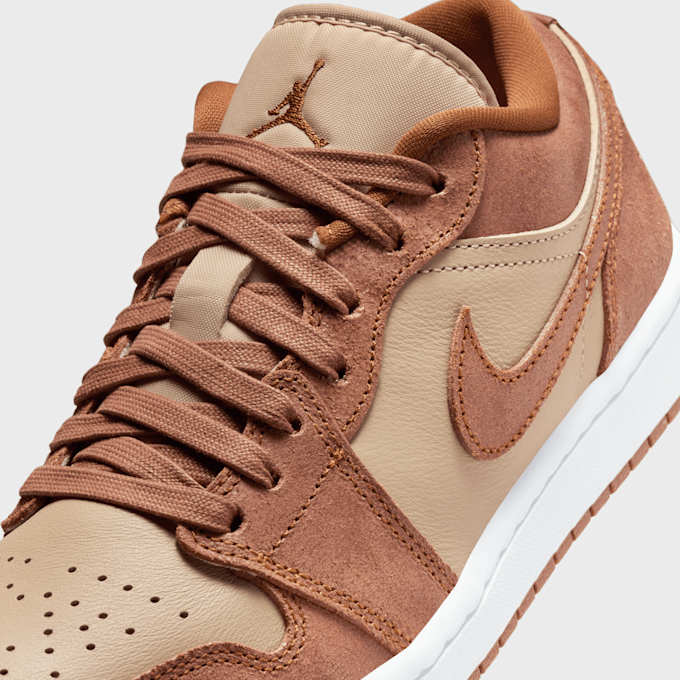 Jordan WMNS Air Jordan 1 Low SE smeđa 28184 7