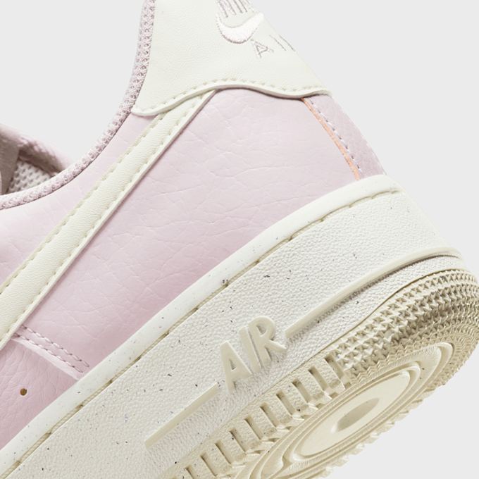 Nike WMNS Air Force 1 '07 SE lichtroze 28314 7