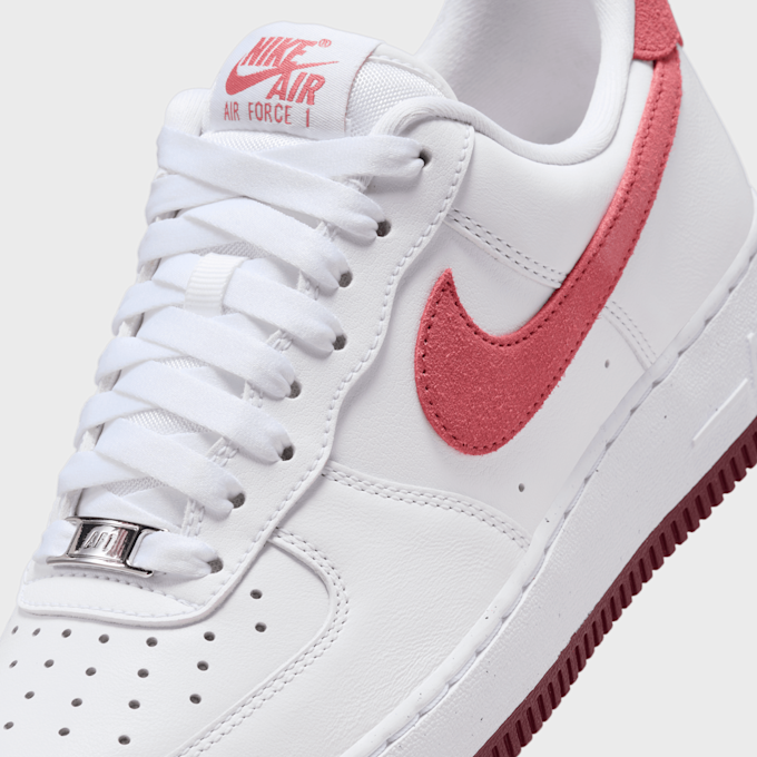 Nike WMNS Air Force 1 '07 SE bijela 28317 6