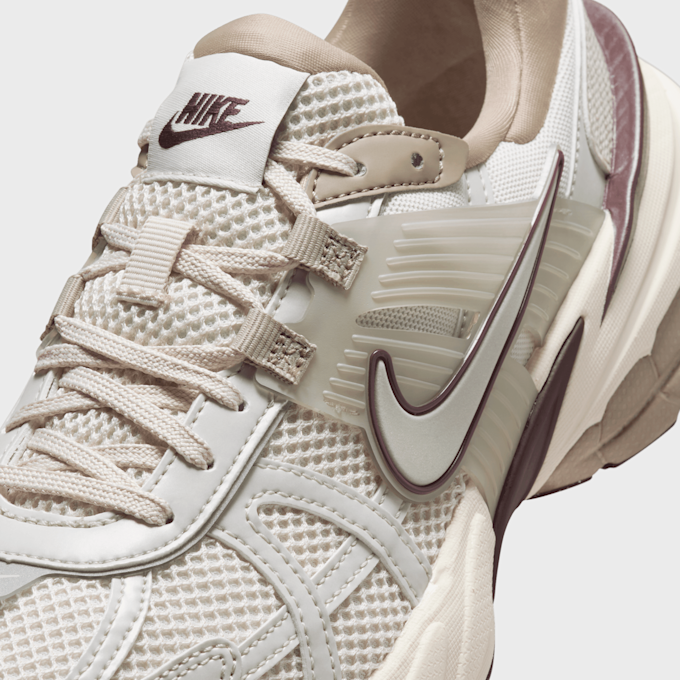 Nike WMNS V2K Run beige 28409 5