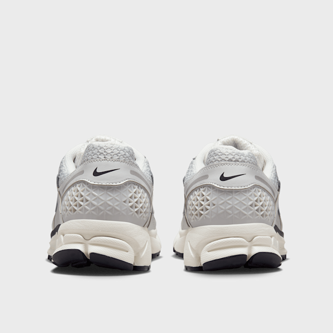 Nike WMNS Zoom Vomero 5 cinzento 28412 5