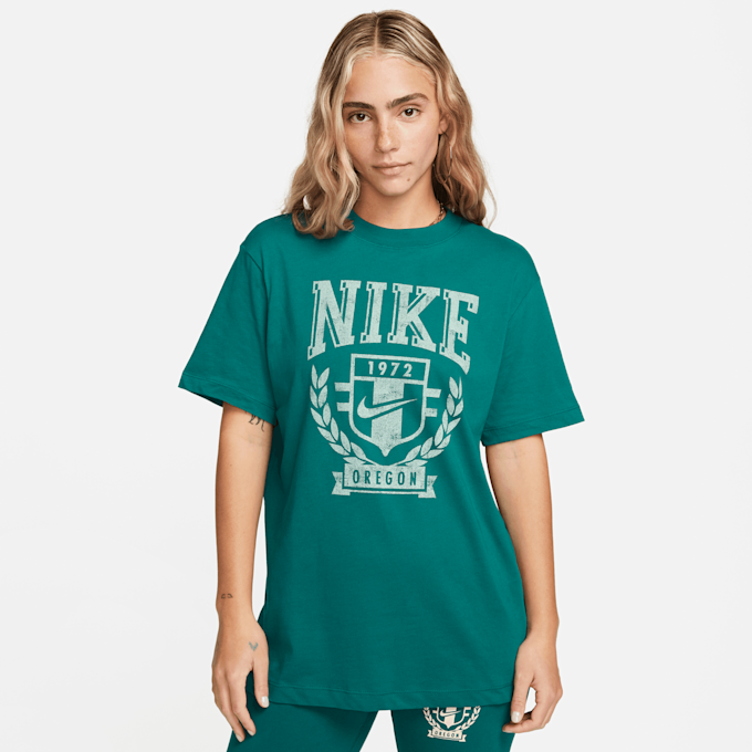 Nike   Sportswear Tee Boyfriend Varsity vert 28457 1