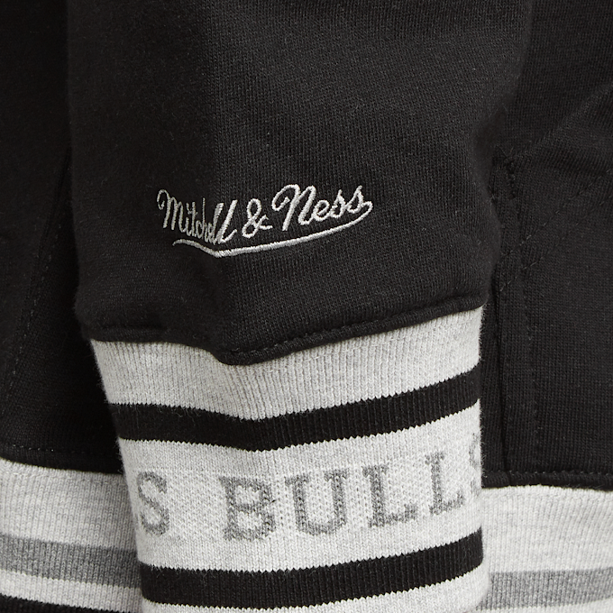 Mitchell & Ness NBA Premium Fleece Hoodie Chicago Bulls czarny 28507 4