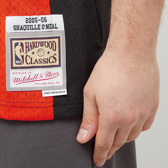 Mitchell & Ness NBA Swingman Jersey Miami Heat 2005-06 Shaquille O'Neal bianco 28516 4