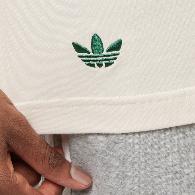 adidas Originals adicolor Neuclassics T-Shirt bege 28707 4