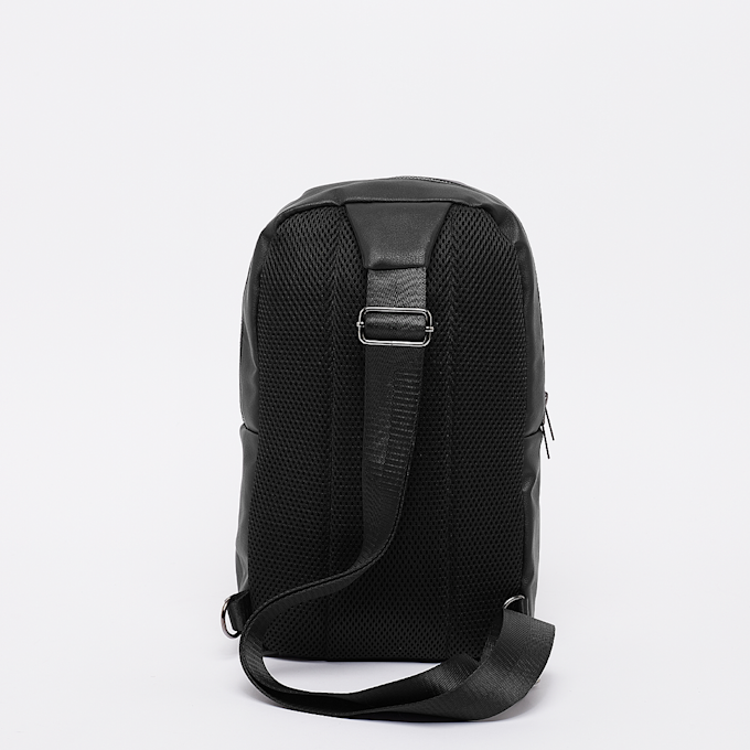 SNIPES Metal Badge Basic Logo Fake Leather Sling Bag zwart 28950 3