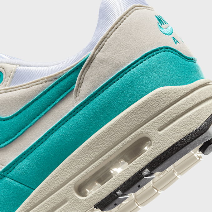 Nike WMNS Air Max 1 biały 31263 8