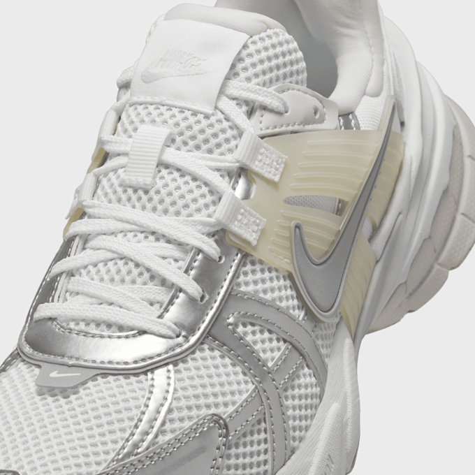 Nike   WMNS V2K Run branco 31301 7