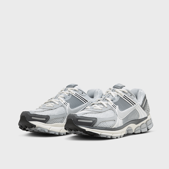 Nike   WMNS Zoom Vomero 5 gris 31305 4