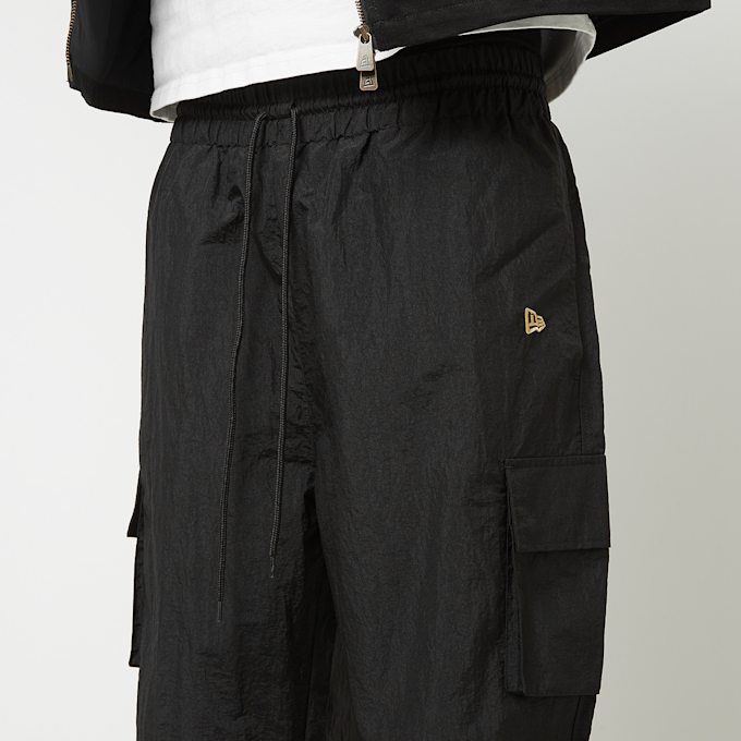 New Era Woven Trackpant preto 32330 3