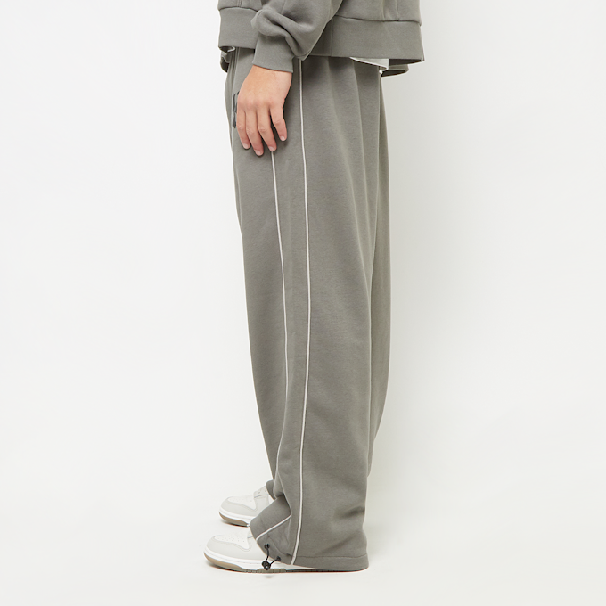 Karl Kani Oversized Sidestripe Sweatpants siva 41377 2