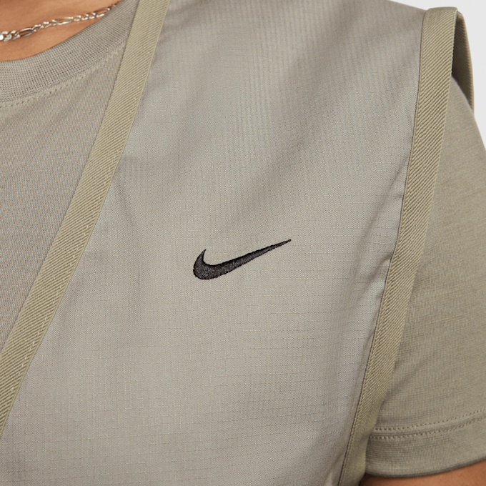 Nike Sportswear Essential Woven Loose Cargo Vest grijs 29471 4